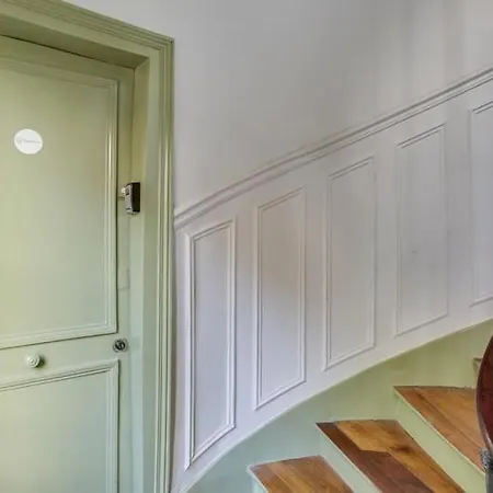Modern French Studio Charm In The City *